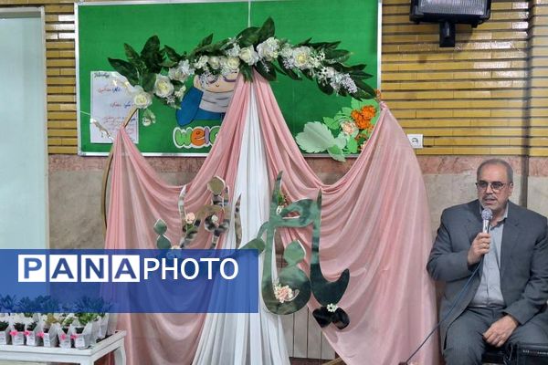 طرح نورانی «هم سجاده با مادر» در دبستان حکمت نبوی ناحیه دو شهرری 