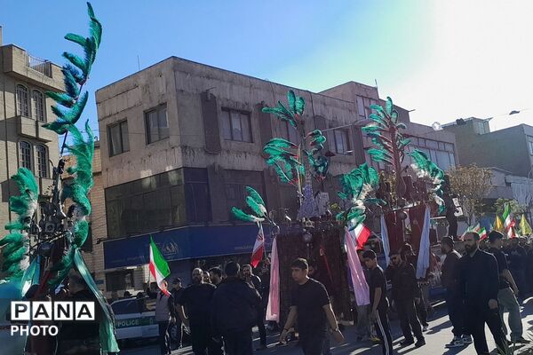 حضور اقشار مختلف مردم تهران در اربعین رهبر شهید انقلاب اسلامی 