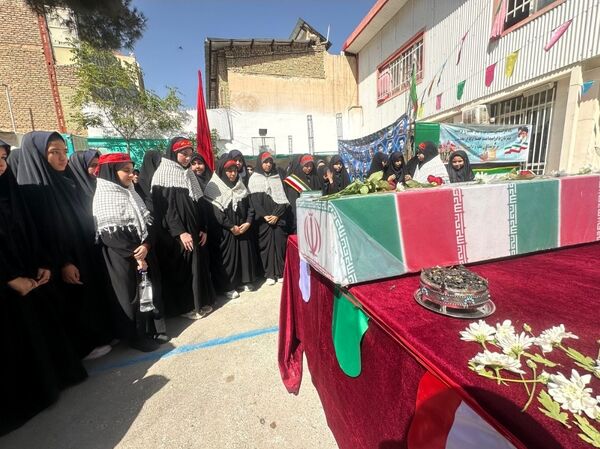افتتاح وتشکیل سنگر رفافت در دبیرستان دخترانه امام حسین (ع) واحد۳