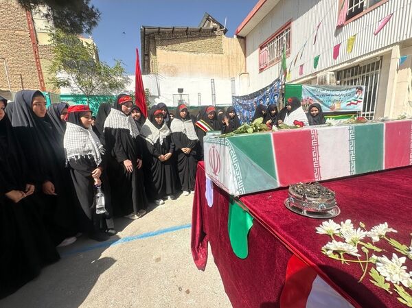 افتتاح وتشکیل سنگر رفافت در دبیرستان دخترانه امام حسین (ع) واحد۳