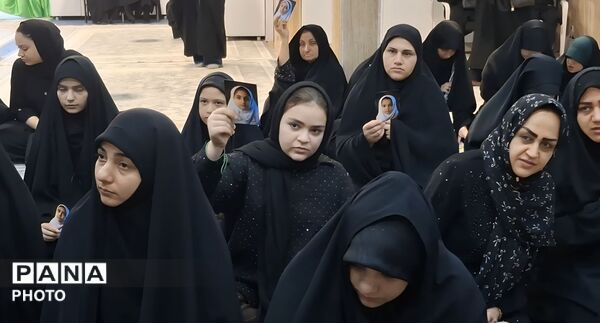 مراسم هیئت بسیج دانش‌آموزی با گرامی‌داشت یاد دانش‌آموزان شهید میناب 