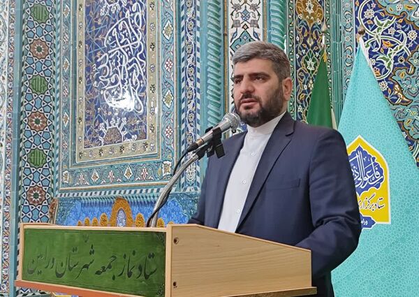 نماز عبادی سیاسی جمعه با حضور پرشور عموم مردم شهرستان ورامین