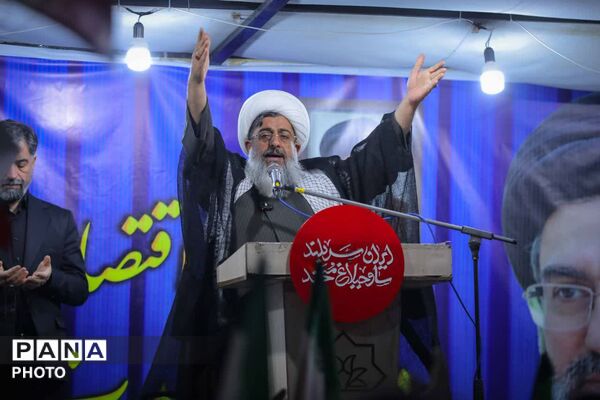  بیعت با رهبر انقلاب اسلامی در ساوجبلاغ 