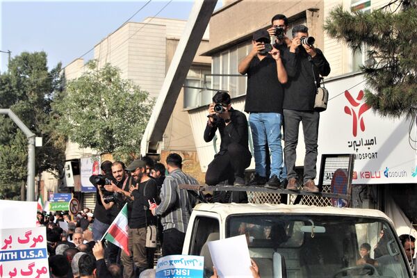 حماسه حضور نوجوانان کفن‌پوش قمی در راهپیمایی «عهد خون»