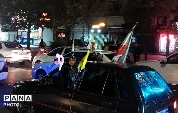 حضور دهه نودی ها در رژه ماشینی بلوار فضل نیشابور 