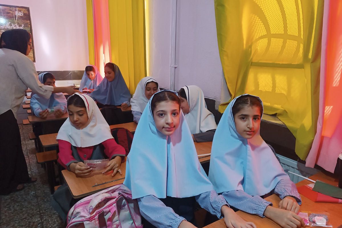 جشن آغاز سال تحصیلی در دبستان شهید رستمی