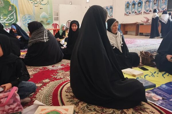 محفل قرآنی و حلقه صالحین در پایگاه مقاومت حضرت زینب (س) داریون 