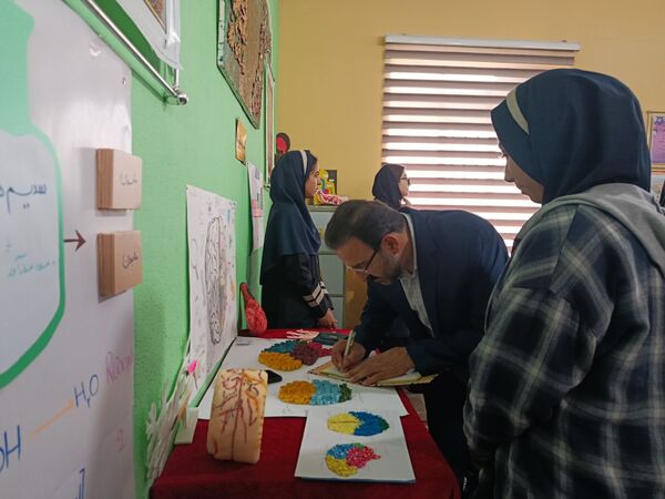 نواخته شدن زنگ هفته پژوهش در دماوند