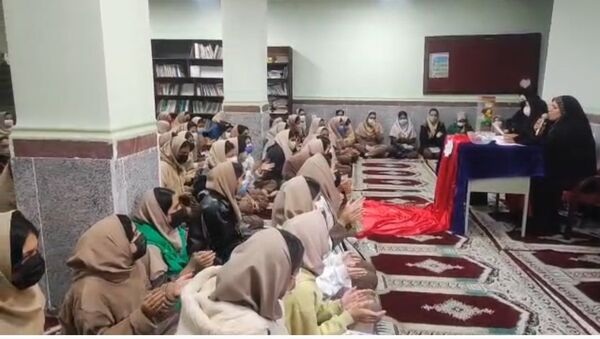 گرامیداشت روز مادر در دبیرستان حضرت آسیه (س)  