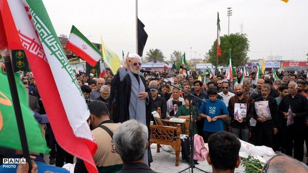  حضور معاون وزیر آموزش و پرورش در مراسم گرامیداشت چهلم رهبر شهید انقلاب اسلامی و دانش آموزان شهید میناب در بندرعباس
