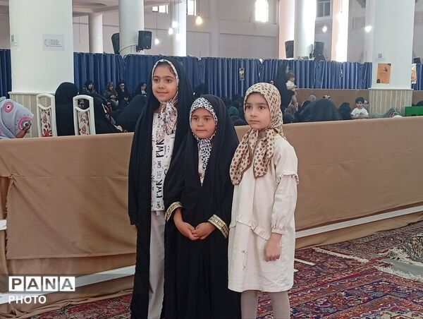 طنین دعای عرفه در مصلی نظرآباد