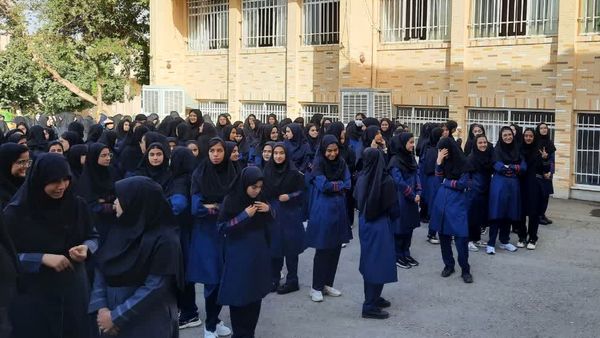 طنین زنگ مهر، ایثار و مقاومت در دبیرستان شاهد طالقانی