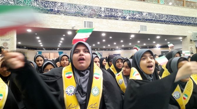 همایش بزرگ دانش‌آموزان مجموعه مدارس شهید مهدی هندویان در قم