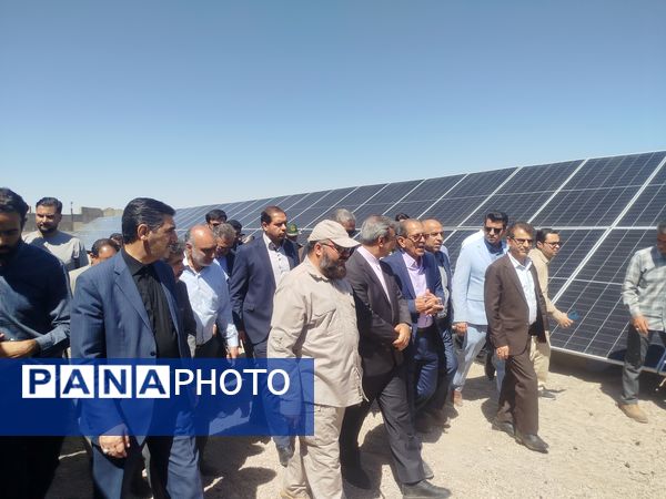 خراسان رضوی میزبان جهش انرژی پاک؛ افتتاح و کلنگ‌زنی پروژه‌های خورشیدی با حضور استاندار