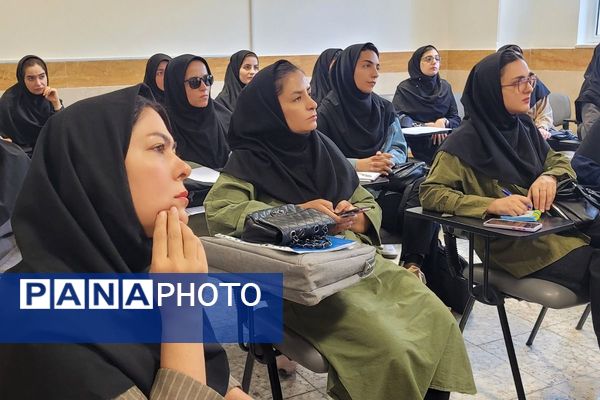 جلسه شورای معلمان دبیرستان نمونه دولتی ولایت