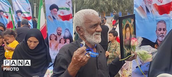 آیین استقبال از کاروان خانواده شهدای میناب 