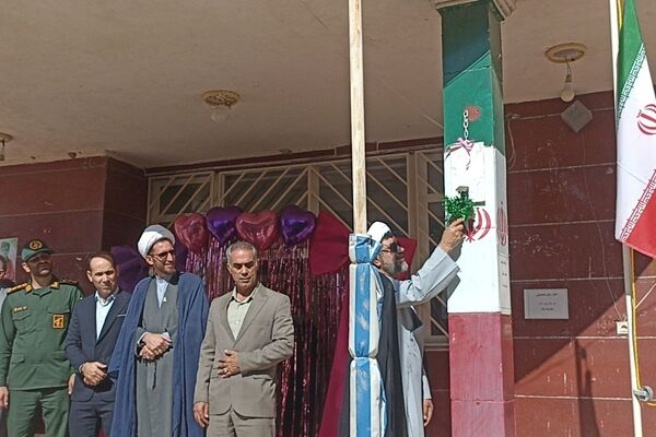 نواختن زنگ مهر و ایثار در دبیرستان ام‌البنین منطقه بیرانشهر