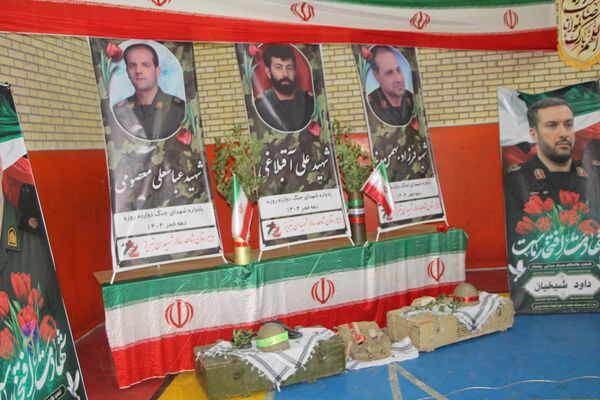 یادواره شهدای جنگ تحمیلی ۱۲ روزه در دبیرستان شاهد سالارشهیدان(ع)
