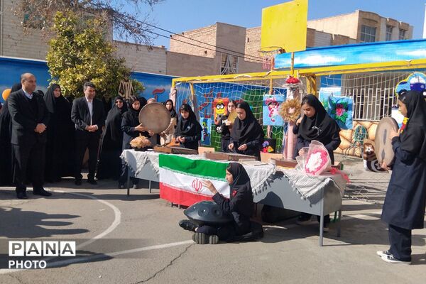 بازارچه کارآفرینی در دبیرستان حجاب