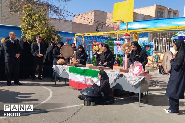 بازارچه کارآفرینی در دبیرستان حجاب