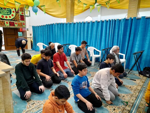 دیدار رئیس آموزش و پرورش منطقه پردیس با دانش‌آموزان معتکف در مسجد الزهرا