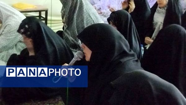 اعتکاف دانش‌آموزان دختر در مسجد امام حسین (ع) تبریز