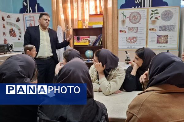 دانش‌آموزان دبیرستان ساره در پژوهشسرای فرهنگ مهارت‌های علمی را تجربه کردند