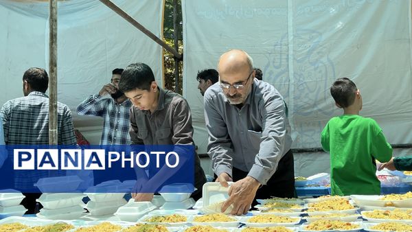 سفره غذای ۴۰ هزار نفری عید غدیر در مشهد برپا شد