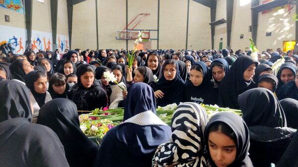 مراسم تشییع و استقبال از شهید گمنام در مدارس شهرستان سروستان