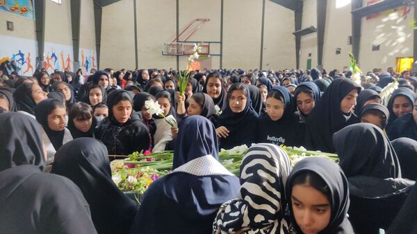 مراسم تشییع و استقبال از شهید گمنام در مدارس شهرستان سروستان