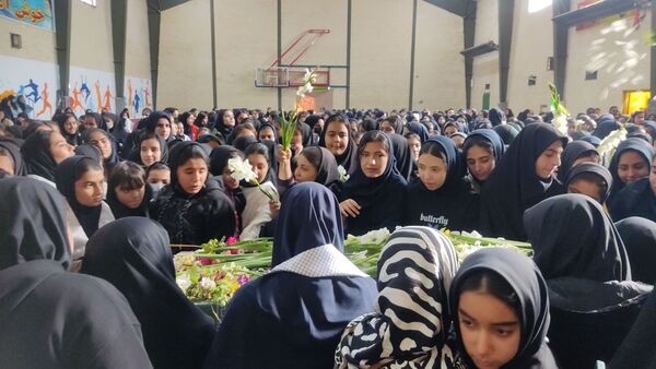 مراسم تشییع و استقبال از شهید گمنام در مدارس شهرستان سروستان