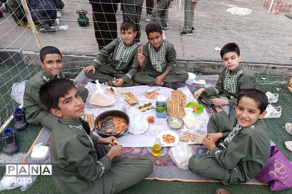 روز جهانی کودک با طعم مهربانی در مدرسه شهید رجایی