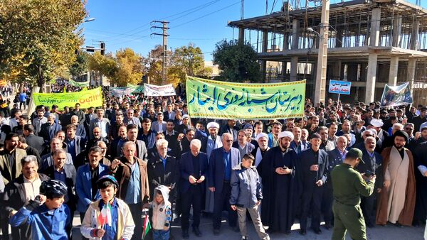 حضور پرشور فرهنگیان و دانش‌آموزان چاراویماق در یوم‌الله  ۱۳ آبان