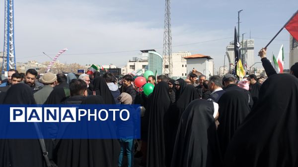 راهپیمایی باشکوه ۲۲ بهمن در مشهد مقدس
