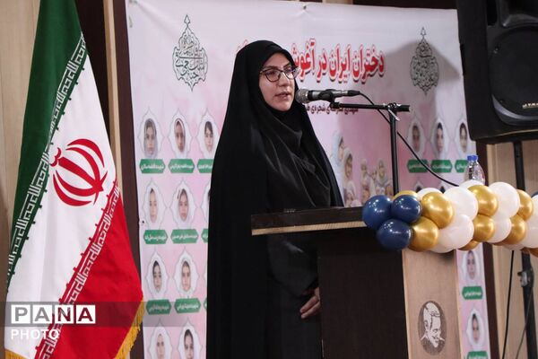 تجلیل از برگزیدگان آموزش ابتدایی در بهارستان یک