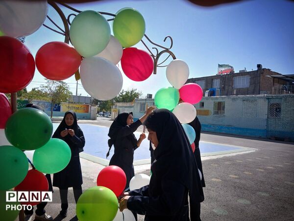 جشن جوانه ها در دبیرستان نمونه اندیشه 