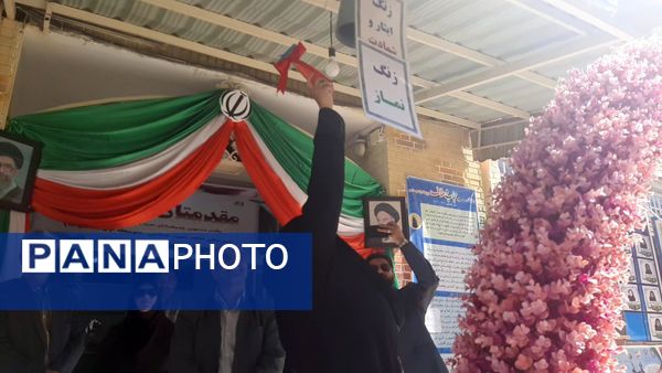 بزرگداشت هفته‌ دفاع مقدس در دبیرستان شاهد شهید حمامی