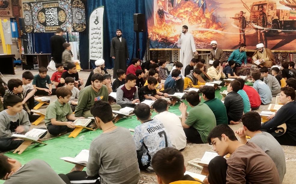 حضور دانش‌آموزان پیشتاز در آیین اعتکاف مسجد نبی(ص) طاق‌بستان