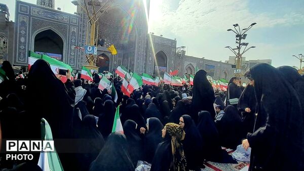 اجتماع بزرگ مشت‌های گره کرده در مشهد