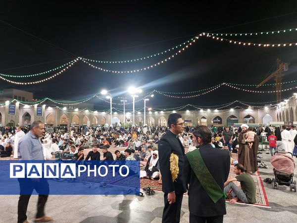 شکوه و سرور در بارگاه منور رضوی در شب ولادت پیامبر اعظم(ص)