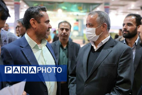 میز خدمت مسئولان در مصلی المهدی بیرجند 