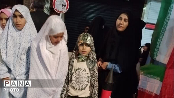 نماز استغاثه به امام زمان (عج) در شصت و دومین قرار عاشقانه، میدان امام خمینی(ره) شهرستان کوهدشت