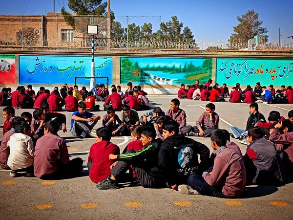 مانور زلزله در دبیرستان میثاق