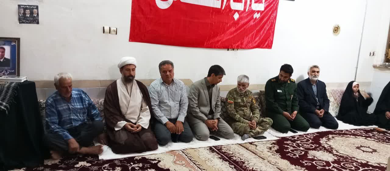 دیدار با خانواده شهید مرادپور به مناسبت هفته دفاع مقدس