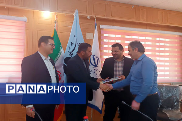  نشست هم‌اندیشی تخصصی مدیران آموزش و پرورش مناطق ۱۸ گانه و دانشگاه فنی و حرفه‌ای استان بوشهر 