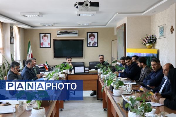 نشست هم‌اندیشی معاونت پرورشی و فرهنگی اداره‌کل آموزش و پرورش با ناحیه 4 مشهد