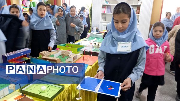 نمایشگاه دست‌سازه‌های دانش‌آموزان در هفته تربیت‌بدنی