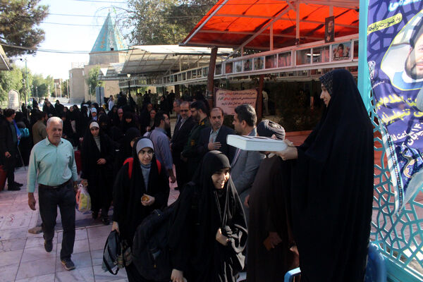 اعزام نخستین گروه از دختران دانش‌آموز ناحیه یک قم به اردوی راهیان نور