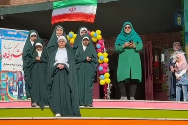 گرامیداشت هفته دفاع مقدس در دبستان طواف و معماریان ناحیه دو شهرری 