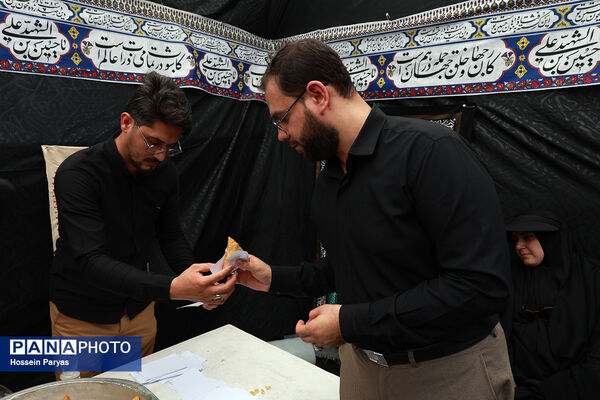 موکب «عشاق‌الحسین» سازمان دانش آموزی در راهپیمایی خانوادگی جاماندگان اربعین حسینی - تهران/ 2